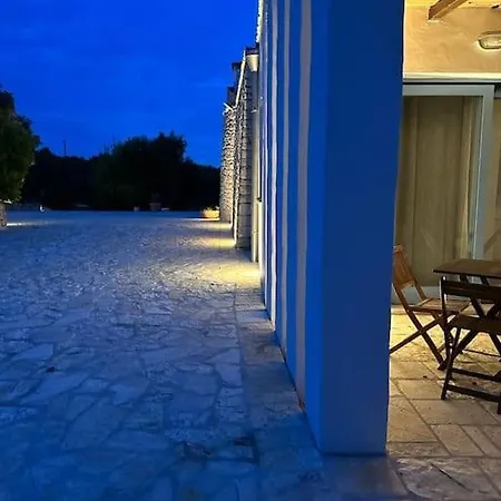 Trullo I Melograni *